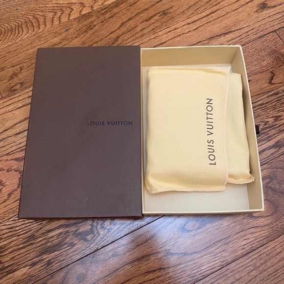 Louis Vuitton new without tags black wallet. - Picture 3 of 9